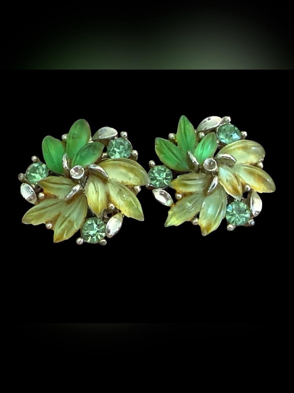 Vintage 1960s Signed Lisner Green Molded Leaf Climber Clip-On Earrings